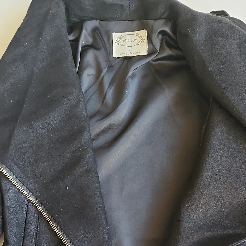 Mia Joy elegant black